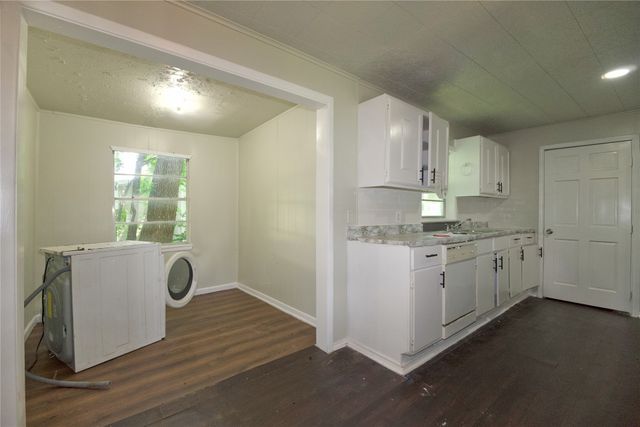 901 N Howeth, Gainesville, TX 76240