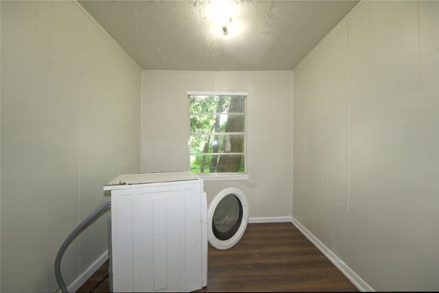 901 N Howeth, Gainesville, TX 76240