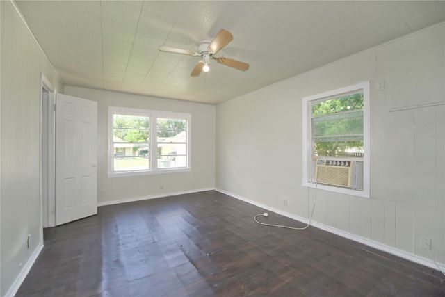 901 N Howeth, Gainesville, TX 76240