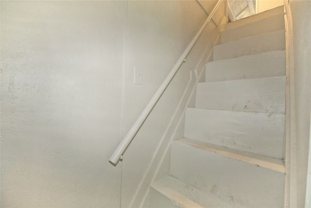 901 N Howeth, Gainesville, TX 76240