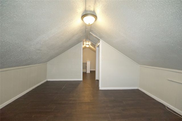 901 N Howeth, Gainesville, TX 76240