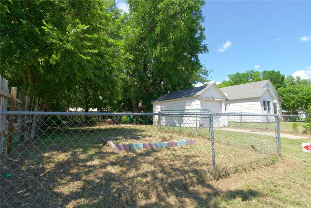 901 N Howeth, Gainesville, TX 76240