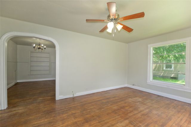 901 N Howeth, Gainesville, TX 76240