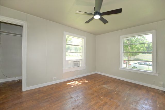 901 N Howeth, Gainesville, TX 76240