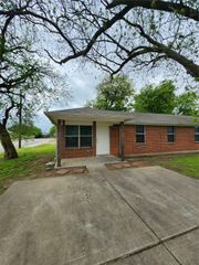 400 Blackwood Street 402, Gainesville, TX 76240