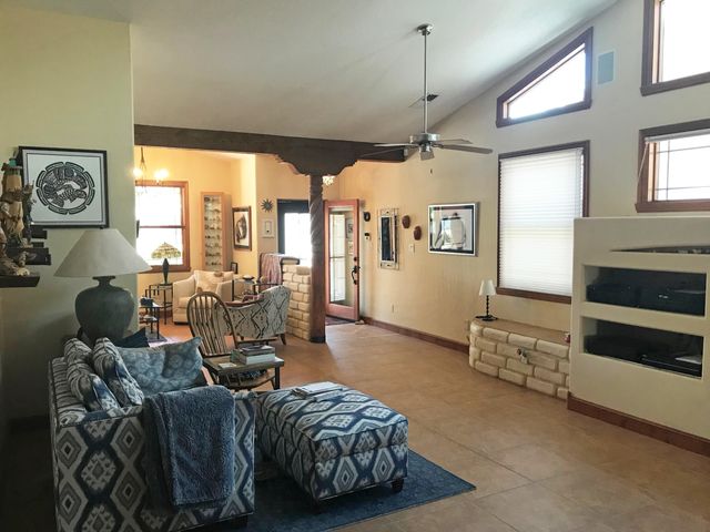 1835 Calle Barbarita NW, Albuquerque, NM 87107