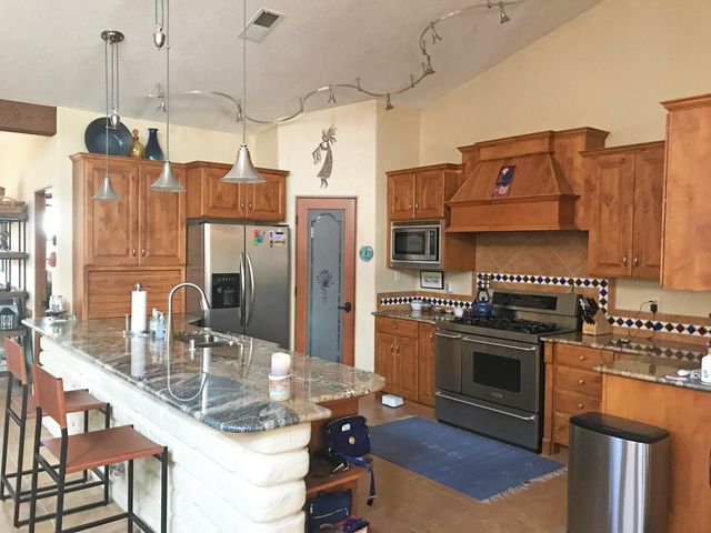 1835 Calle Barbarita NW, Albuquerque, NM 87107