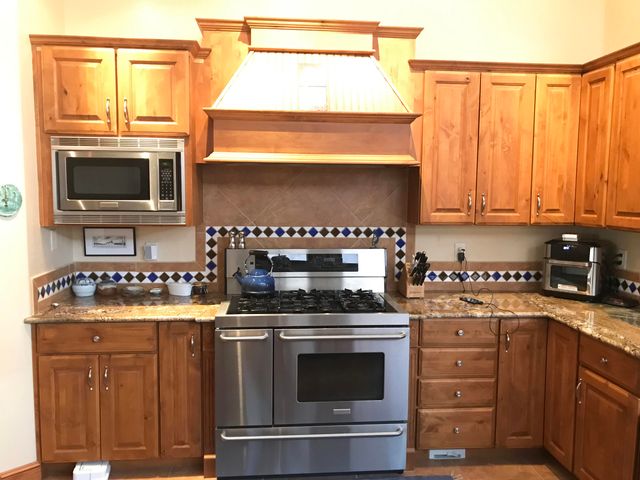 1835 Calle Barbarita NW, Albuquerque, NM 87107