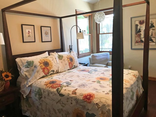 1835 Calle Barbarita NW, Albuquerque, NM 87107