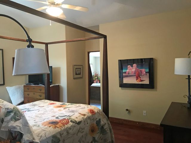 1835 Calle Barbarita NW, Albuquerque, NM 87107