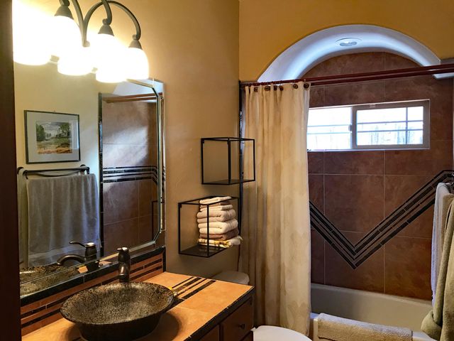 1835 Calle Barbarita NW, Albuquerque, NM 87107