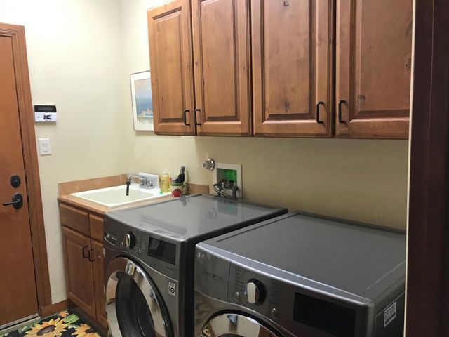 1835 Calle Barbarita NW, Albuquerque, NM 87107