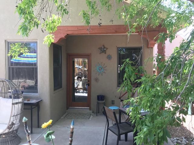 1835 Calle Barbarita NW, Albuquerque, NM 87107