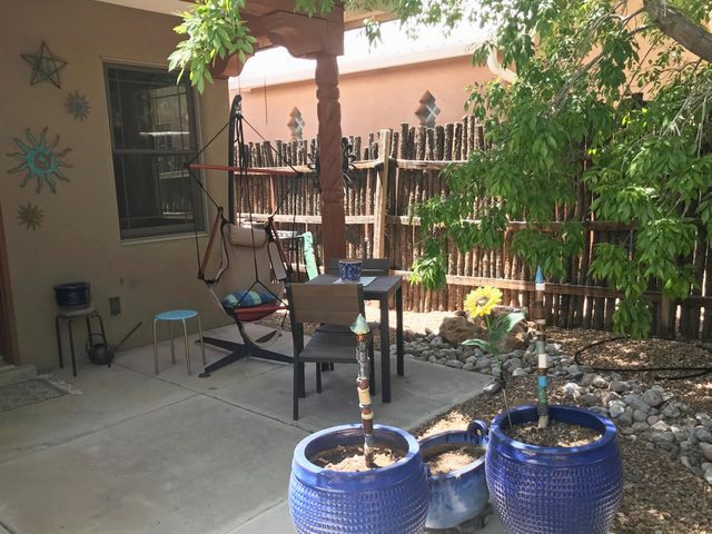 1835 Calle Barbarita NW, Albuquerque, NM 87107