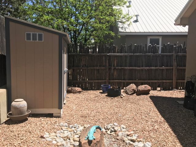 1835 Calle Barbarita NW, Albuquerque, NM 87107