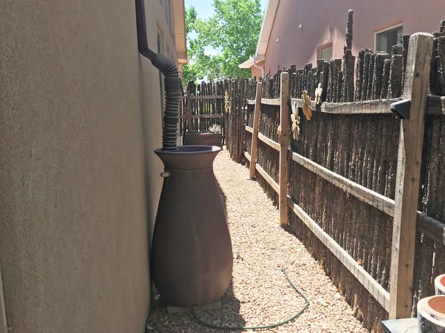 1835 Calle Barbarita NW, Albuquerque, NM 87107