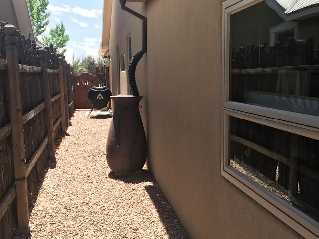 1835 Calle Barbarita NW, Albuquerque, NM 87107