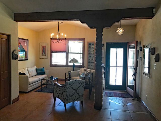 1835 Calle Barbarita NW, Albuquerque, NM 87107