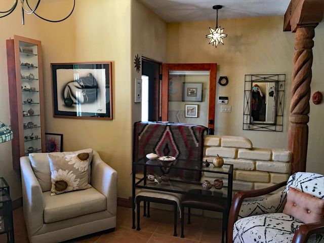 1835 Calle Barbarita NW, Albuquerque, NM 87107