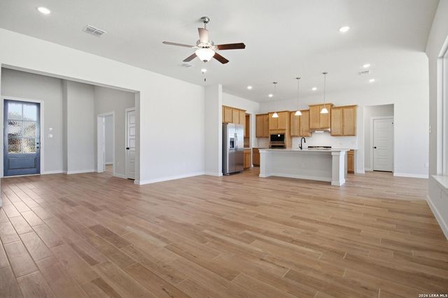 286 Firewheel Loop, Floresville, TX 78114