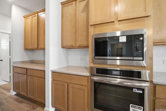 286 Firewheel Loop, Floresville, TX 78114