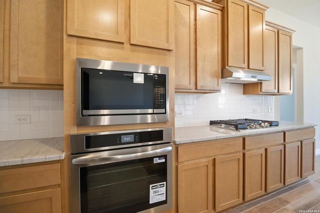 286 Firewheel Loop, Floresville, TX 78114