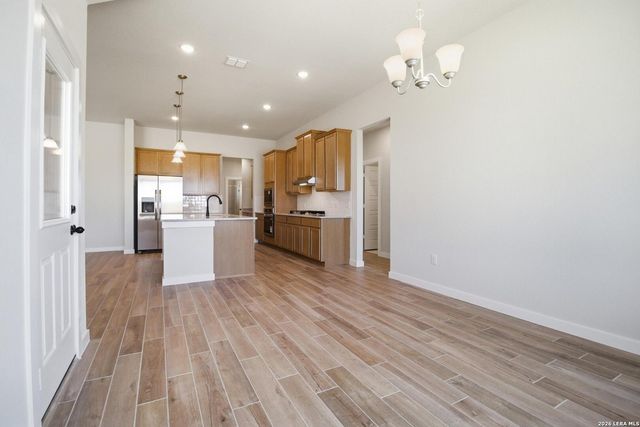 286 Firewheel Loop, Floresville, TX 78114