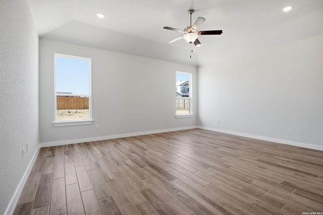 286 Firewheel Loop, Floresville, TX 78114