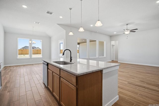 286 Firewheel Loop, Floresville, TX 78114