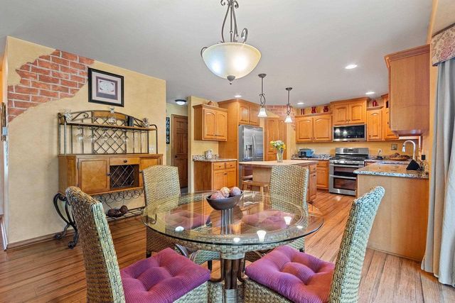 3110 SEAFARER WAY, Suamico, WI 54173