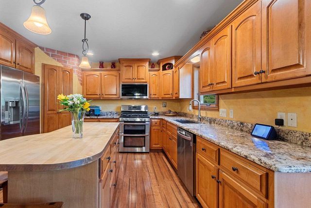 3110 SEAFARER WAY, Suamico, WI 54173