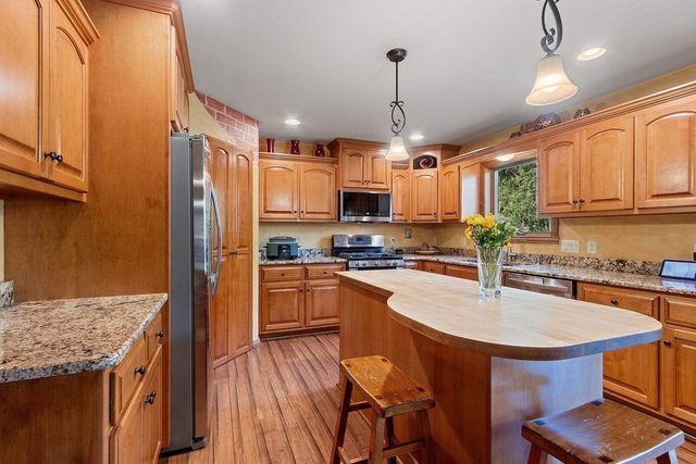 3110 SEAFARER WAY, Suamico, WI 54173