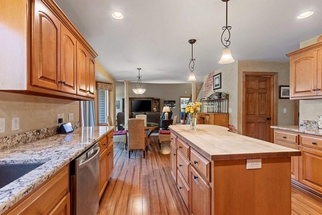 3110 SEAFARER WAY, Suamico, WI 54173