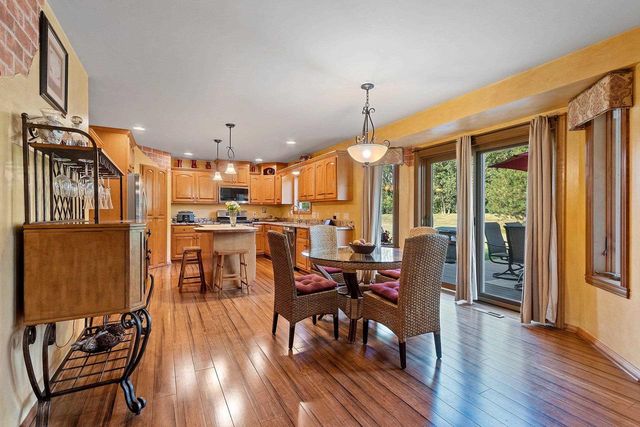 3110 SEAFARER WAY, Suamico, WI 54173