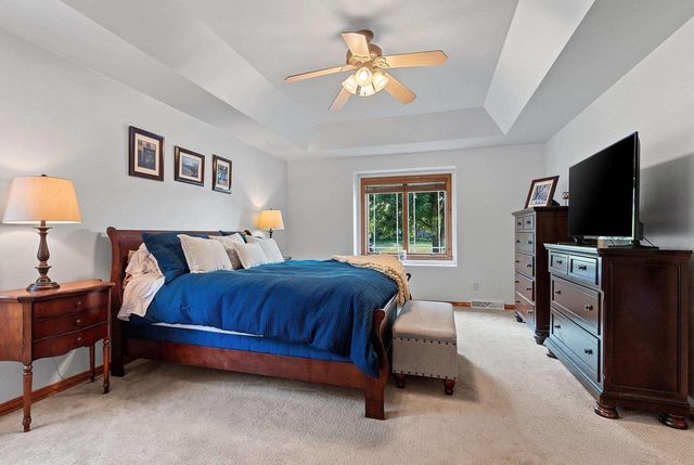 3110 SEAFARER WAY, Suamico, WI 54173