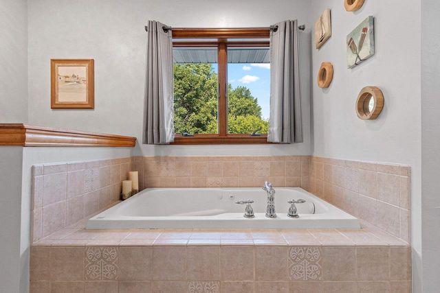 3110 SEAFARER WAY, Suamico, WI 54173