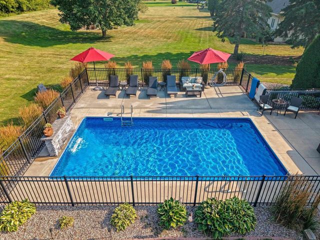 3110 SEAFARER WAY, Suamico, WI 54173