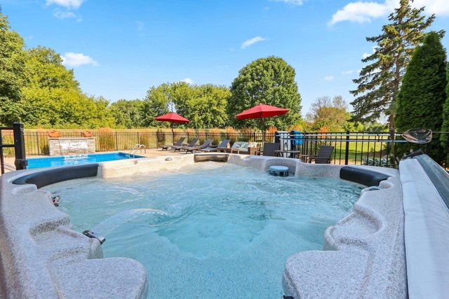 3110 SEAFARER WAY, Suamico, WI 54173