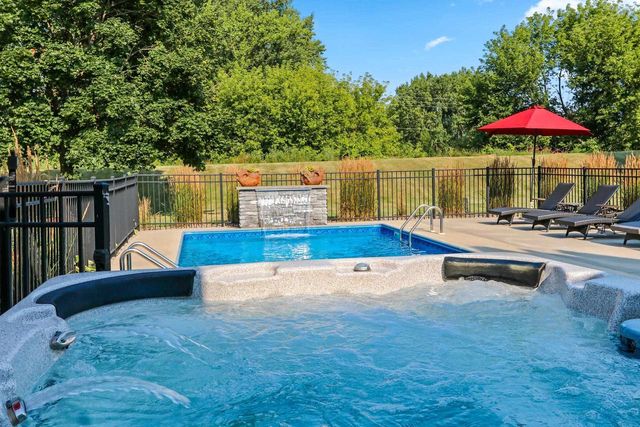 3110 SEAFARER WAY, Suamico, WI 54173