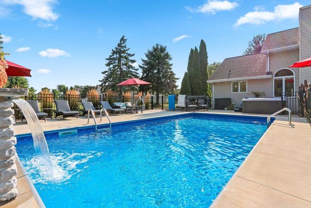 3110 SEAFARER WAY, Suamico, WI 54173