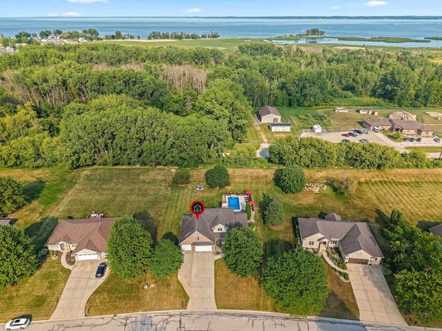 3110 SEAFARER WAY, Suamico, WI 54173