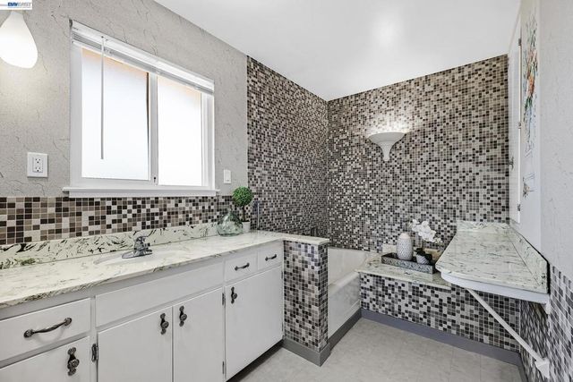 879 Via Seville, Livermore, CA 94550