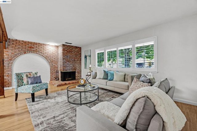 879 Via Seville, Livermore, CA 94550