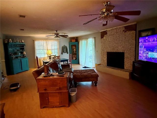 6113 Ayrin Rooke Lane, Blackshear, GA 31516