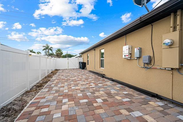 1381 SW Paar Drive, Port St. Lucie, FL 34953