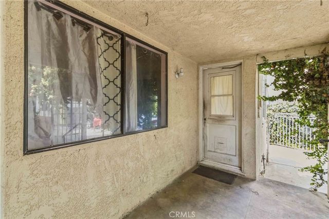 6930 Vanalden, Reseda, CA 91335