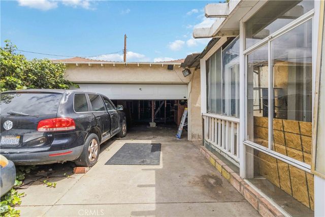 6930 Vanalden, Reseda, CA 91335
