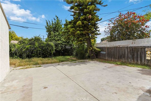 6930 Vanalden, Reseda, CA 91335