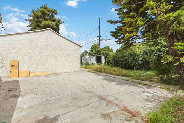 6930 Vanalden, Reseda, CA 91335