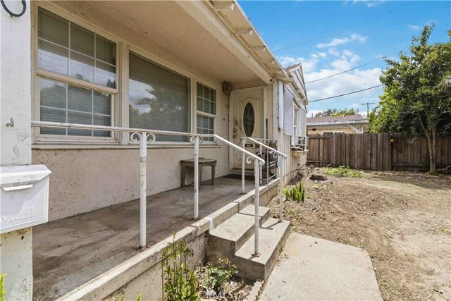 6930 Vanalden, Reseda, CA 91335